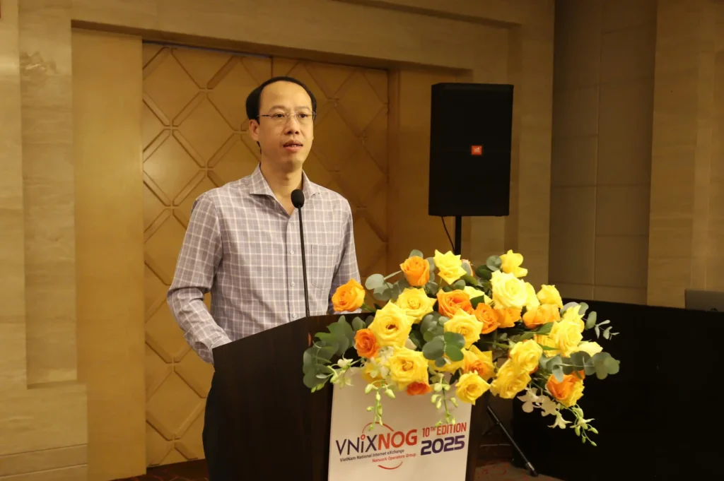 Ong-Nguyen-Truong-Giang-Giam-doc-VNNIC